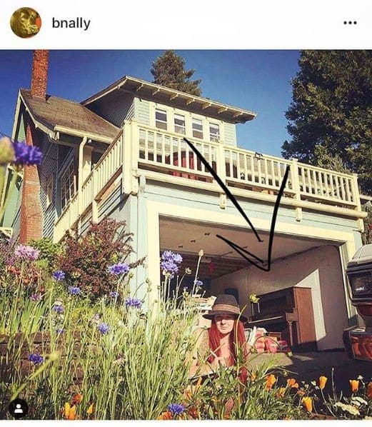 Photo of Portland, Oregon at Animals in Pools, Southwest Yamhill Street, Downtown, Portland, Multnomah County, Oregon, 97204, United States. Well look at that 👀- another piano…