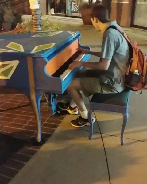 Photo of La Jolla at 7248, Encelia Drive, La Jolla, San Diego, San Diego County, California, 92037, United States. Walking back to the car and saw this baby grand for the taking!…