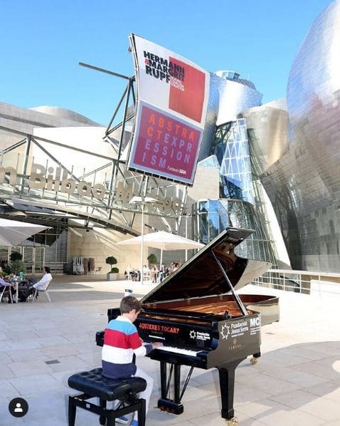 Photo of Museo Guggenheim Bilbao at Puppy, Jose Maria Agirre Ertzainaren plaza, Abandoibarra, Abando, Bilbao, Biscay, Autonomous Community of the Basque Country, Spain