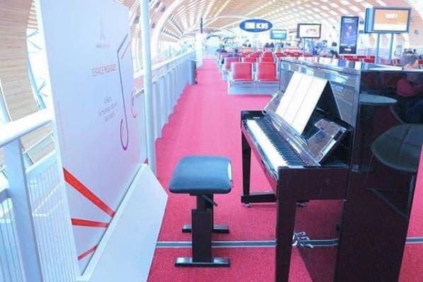 Photo of Paris Aéroport - Charles de Gaulle (CDG) at Charles de Gaulle International Airport, Tremblay-en-France, Le Raincy, Seine-Saint-Denis, Ile-de-France, Metropolitan…