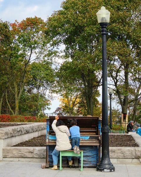 Photo of Belvédère Kondiaronk at Belvédère Kondiaronk, Sentier de l'Escarpement, Montagne, Ville-Marie, Montreal, Urban agglomeration of Montreal, Montreal (06), Quebec, H3G 1A8,…