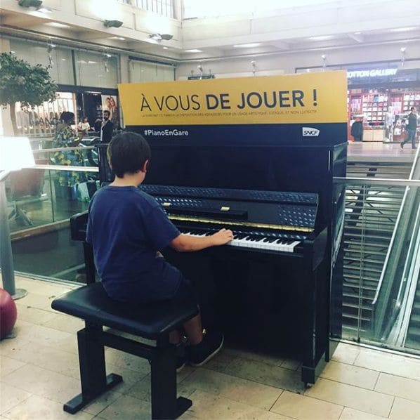 Photo of Paris Gare de l'Est at SNCF, Quai Transversal, Quartier Saint-Vincent-de-Paul, 10th Arrondissement, Paris, Ile-de-France, Metropolitan France, 75010, France