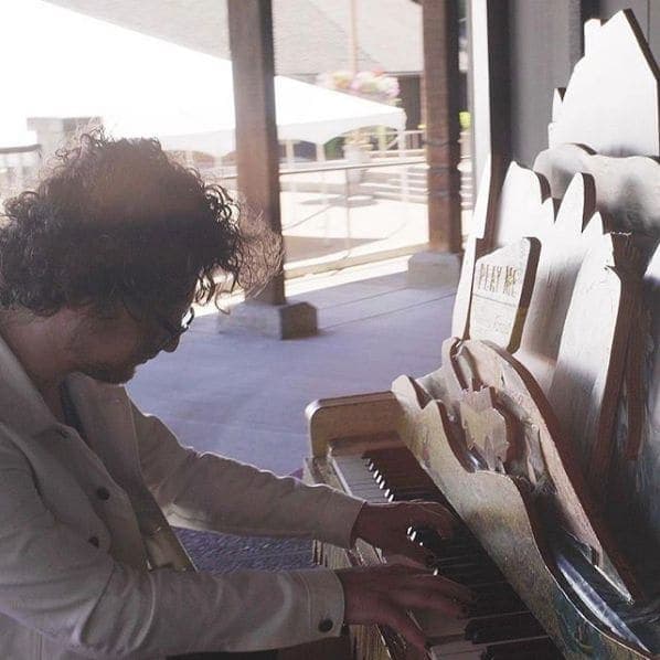 Photo of Portland, Oregon at Animals in Pools, Southwest Yamhill Street, Downtown, Portland, Multnomah County, Oregon, 97204, United States. I love playing piano. Indoors,…