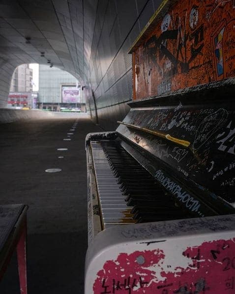 Photo of 동대문디자인플라자 DDP at Dongdaemun Design Plaza, 281, Eulji-ro, Dongdaemun Fashion Town, Gwanghui-dong, Jung-gu, Seoul, Nowon-gu, 04566, South Korea. Public piano in Dongdaemun…