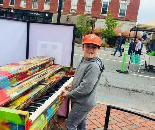 Photo of Nashua, New Hampshire at Slade's, 4, West Hollis Street, Ward 4, Nashua, Hillsborough County, New Hampshire, 03060, United States