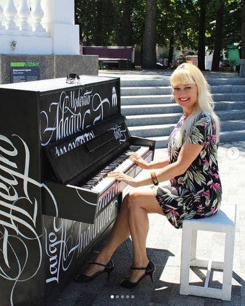 Photo of Зеркальная Струя at Милена, Olesya Honchara Street, Нагорний, Київський район, Kharkiv, Харківська міська громада, Kharkiv Raion, Kharkiv Oblast, 61023, Ukraine. Кругом…