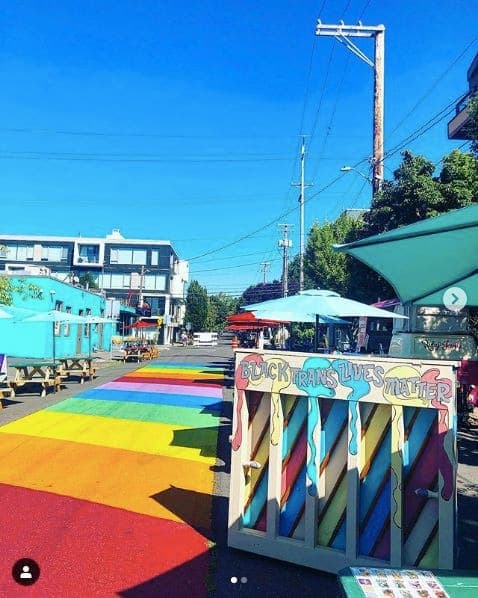 Photo of Portland, Oregon at Animals in Pools, Southwest Yamhill Street, Downtown, Portland, Multnomah County, Oregon, 97204, United States