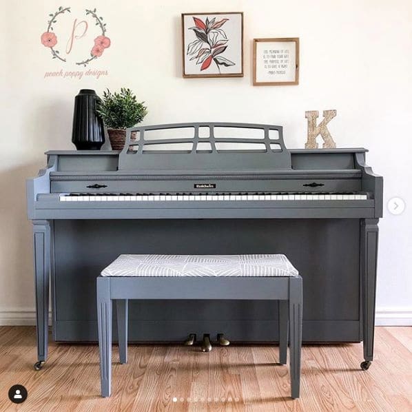 Photo of Saskatoon, Saskatchewan at Hudson's, 401, 21st Street East, Saskatoon, Saskatoon (city), Saskatchewan, S7K 5X2, Canada. The big reveal!!! 🖤🎹🖤 . This vintage Baldwin…