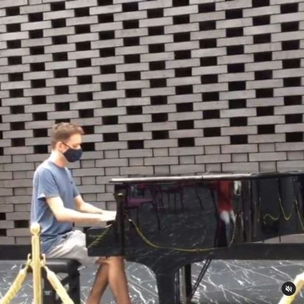 Photo of 西新宿 Nishi Shinjuku at KDDI Building, Season Road, Nishi-Shinjuku 2-chome, Shinjuku, Tokyo, 160-8330, Japan. I finally played on the public piano I found in Tokyo.…