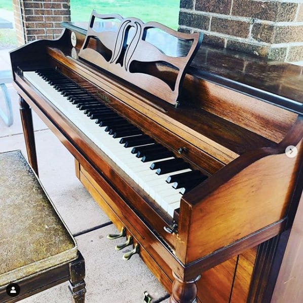 Public piano in Saint Louis County, Missouri, United States