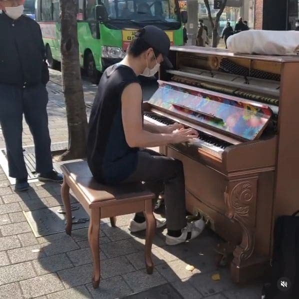 Photo of 신촌 홍익문고 at Hong Ik Moon Go, Yonsei-ro, Sinchon-dong, Seodaemun-gu, Seoul, Nowon-gu, 04101, South Korea