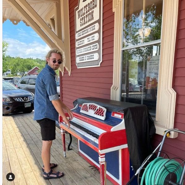 Public piano in Carroll County, New Hampshire, United States