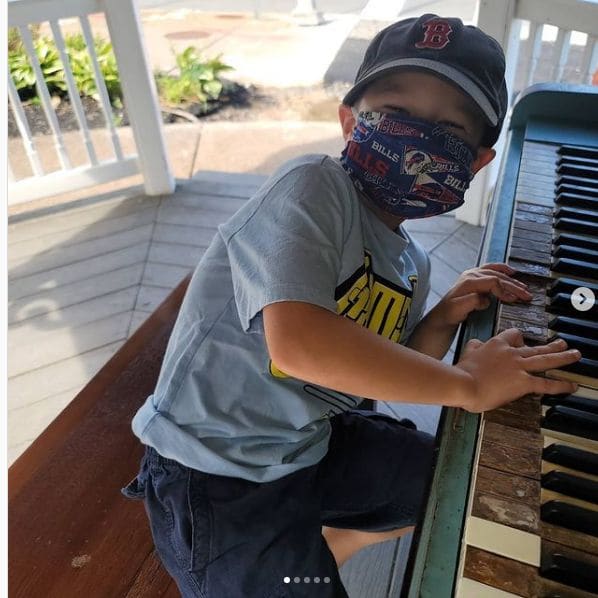 Public piano in Erie, New York, United States