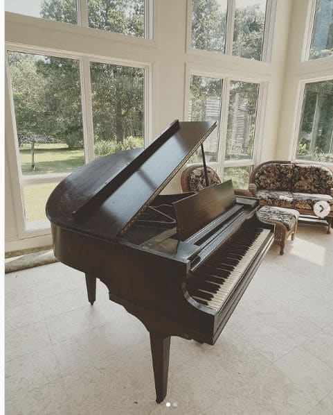 Public piano in Fauquier County, Virginia, United States