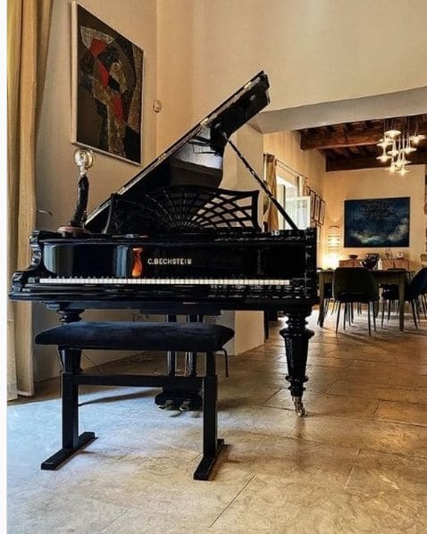 Public piano in Var, Provence-Alpes-Côte d'Azur, France