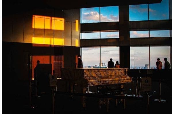 Photo of Tokyo Metropolitan Government Office at Hirasa 1-chome, Satsumasendai, Kagoshima Prefecture, Japan. A street piano on the 45th floor of Tokyo metropolitan government…