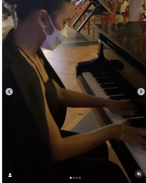 Public piano in Makati, Philippines