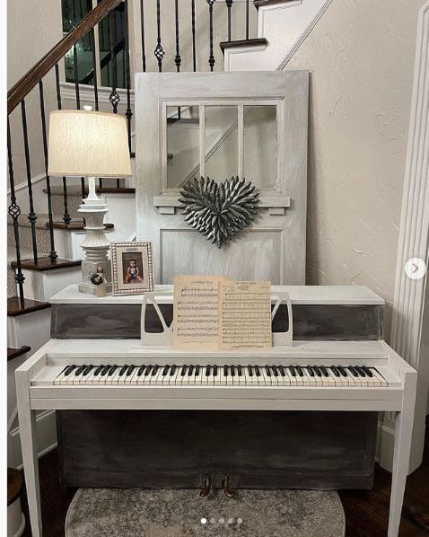 Public piano in Aledo, Texas, United States