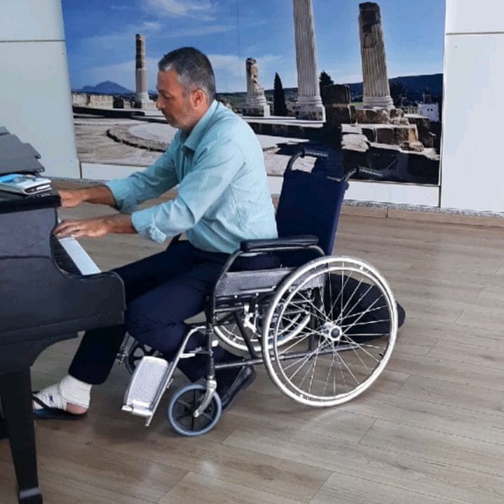 Public piano in برج الوزير, Ariana, Tunisia