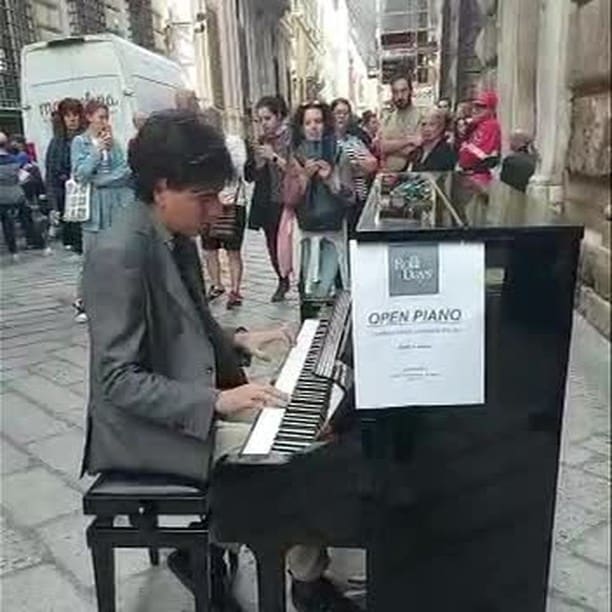 Photo of Genova, Italy at Фонтан - символ города, Piazza Raffaele De Ferrari, Sant'Andrea, Centro Est, Genoa, Liguria, 16123, Italy