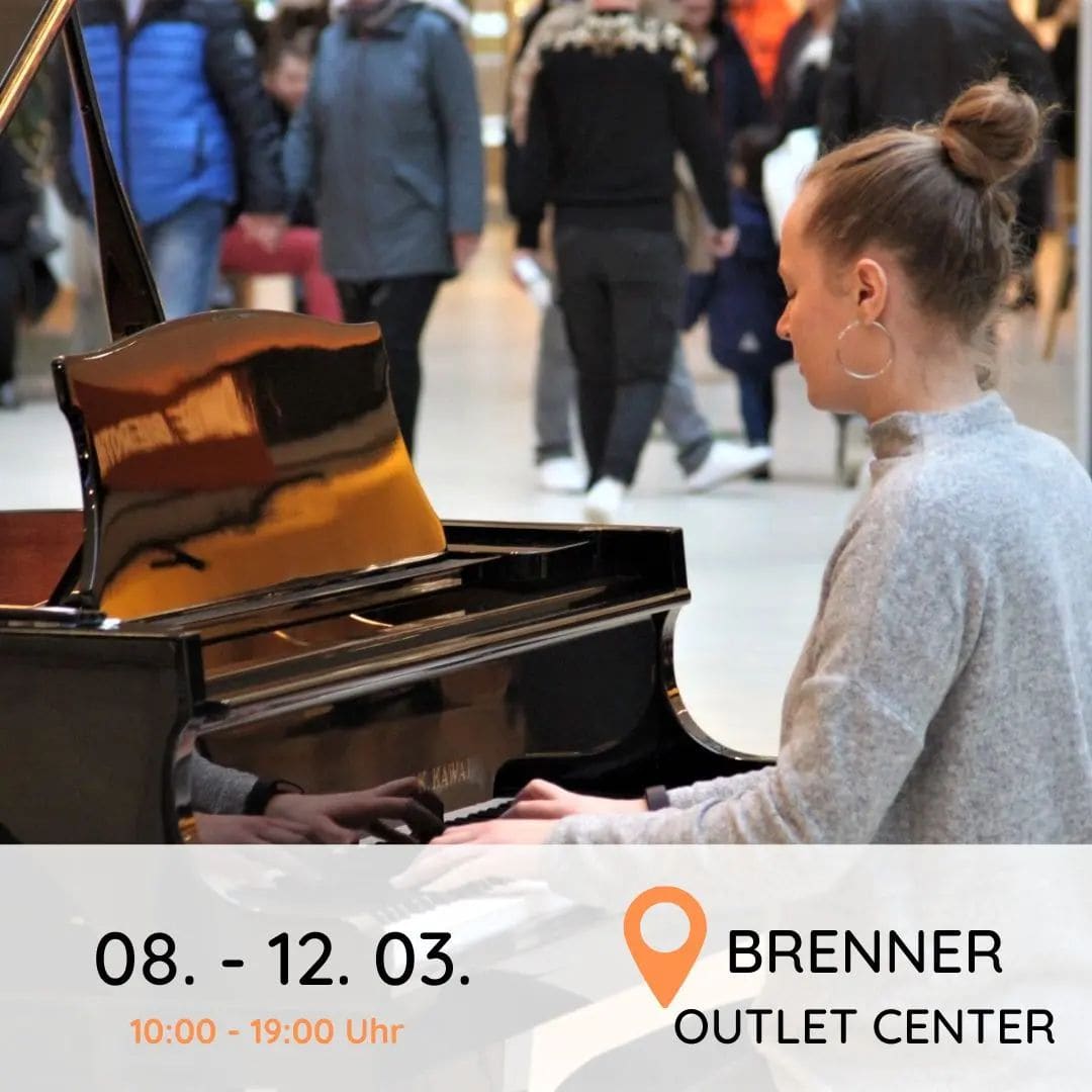 Photo of Outlet Center Brenner at Inbiss beim Luis, Valentinstraße - Via San Valentino, Brenner - Brennero, Wipptal - Alta Vall'Isarco, Brenner - Brennero, South Tyrol,…