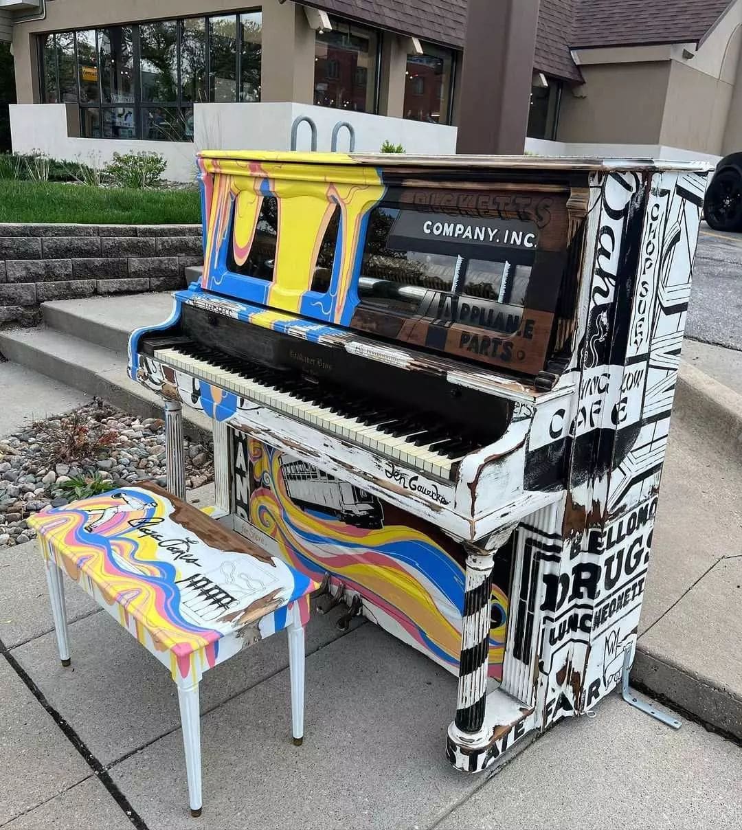 Public piano in Des Moines, Iowa, United States