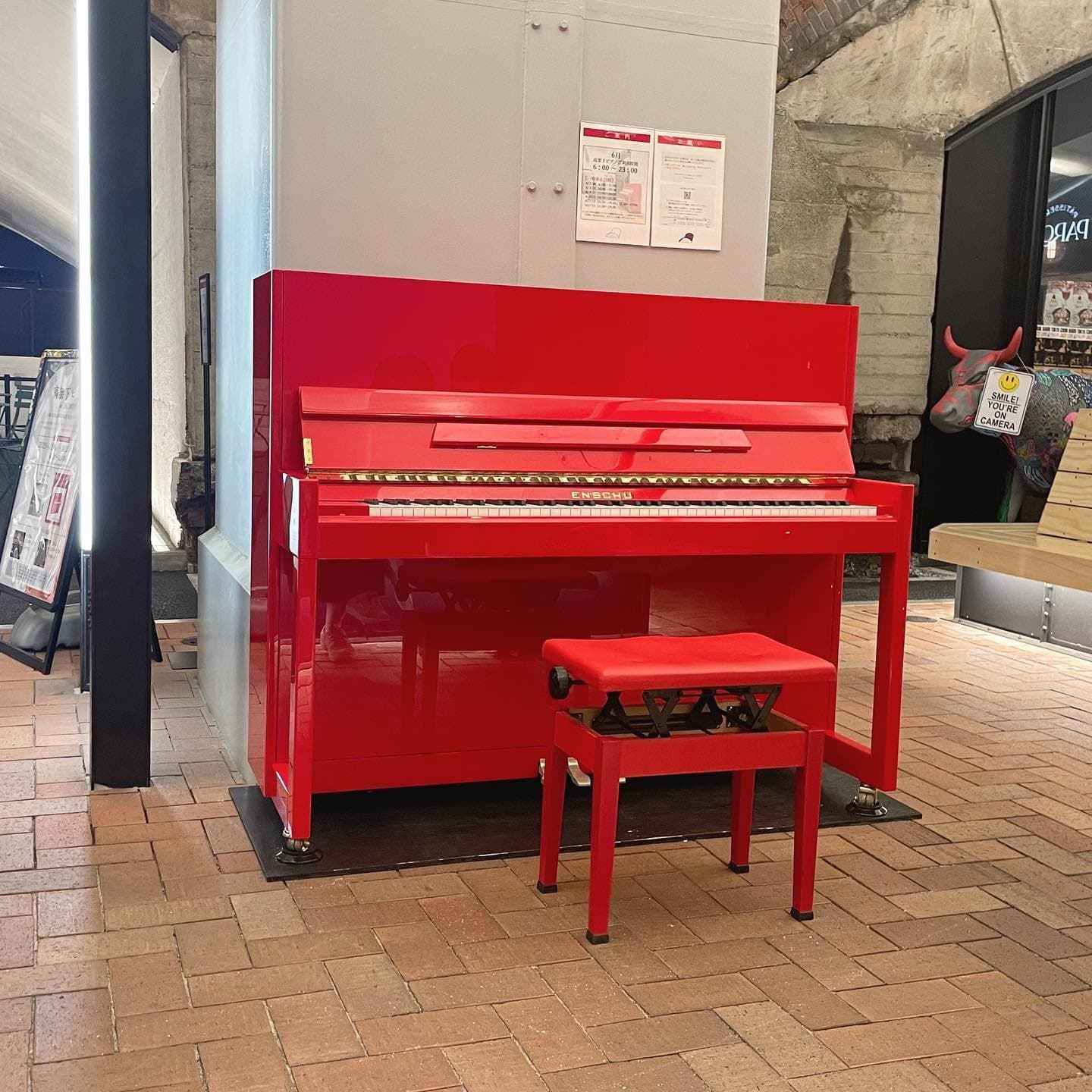 Photo of 日比谷OKUROJI at Ginza, Shin-ohashi-dori, Ginza 8-chome, Tsukiji 5-chome, Chuo, Tokyo, 105-7001, Japan. 赤いピアノは モチベーションが上がりますね🔥 市販品でしょうか⁉️