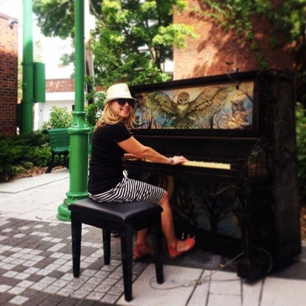 Photo of Place Kate-Mcgarrigle at 1074, Avenue Laurier Ouest, Outremont, Montreal, Urban agglomeration of Montreal, Montreal (06), Quebec, H2V 2K8, Canada